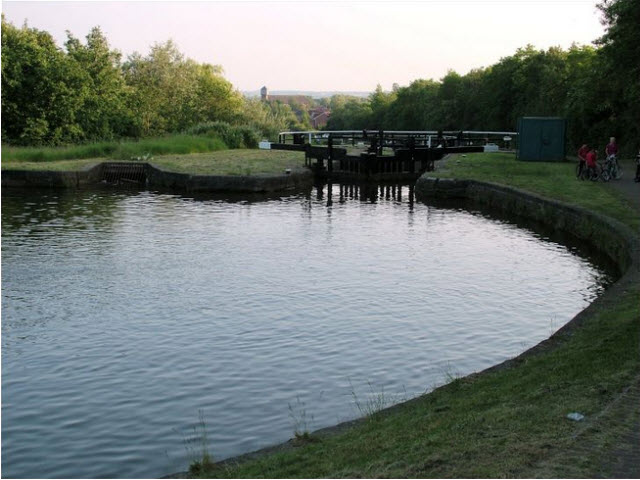 Ince part Flight of 13 Locks and Bridges Lock09